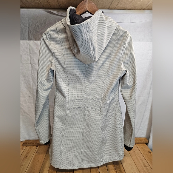 NAUTICA - XS - WATER RESISTANT - HEAT RETENTION - MEDIA POCKET - LIKE NEW - Picture 3 of 6